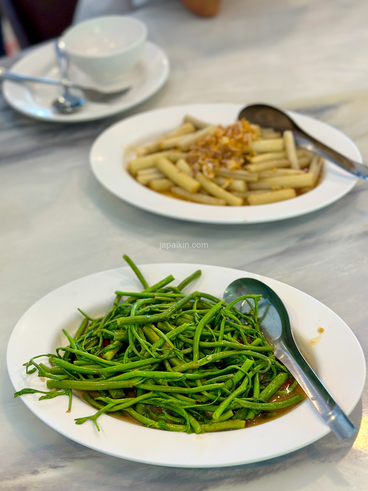 กระเฉดไฟแดง 180 บาท